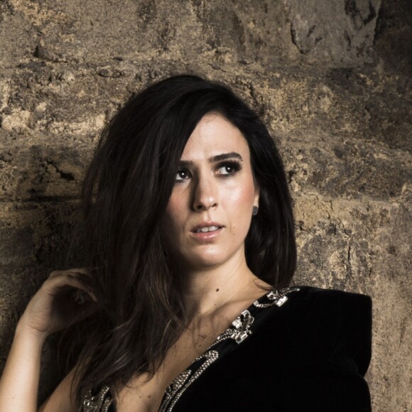 Tatá Werneck deu um salto desastrado na piscina, filmado por Preta Gil, que se divertiu com a situação