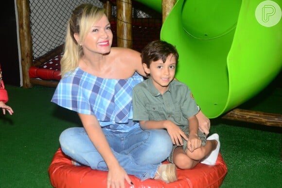 Eliana costuma fazer programas de mãe e filho com o primogênito, Arthur, de 6 anos, fruto do seu relacionamento com João Marcelo Bôscoli