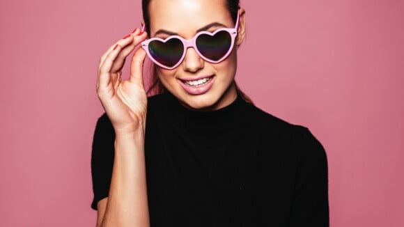 Divertido e estiloso: veja modelos de óculos de coração e entre na moda!