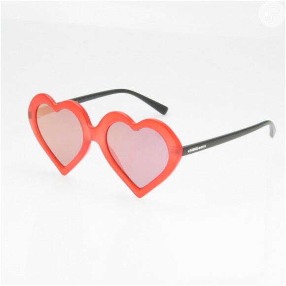 A Chilli Beans também oferece óculos de coração em vermelho por R$ 139,80