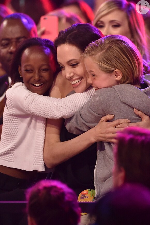 Angelina Jolie se inspira no feminismo para educar os filhos