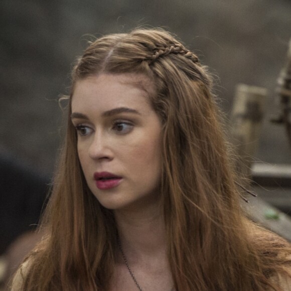 Amália (Marina Ruy Barbosa) tem uma visão após ser atacada por serpente na novela 'Deus Salve o Rei'. Quem adianta é o colunista de TV Daniel Castro nesta segunda-feira, 2 de abril de 2018