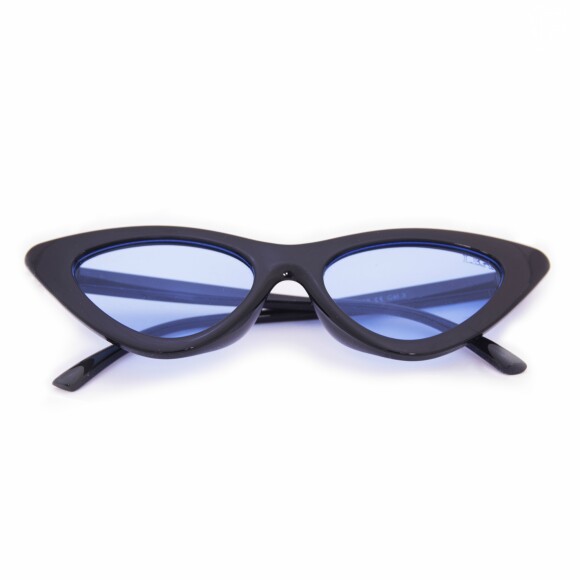 A marca LBA traz óculos com lentes pequenas e azuis por R$99,90 no modelo Retro Gatinho Azul 2.0