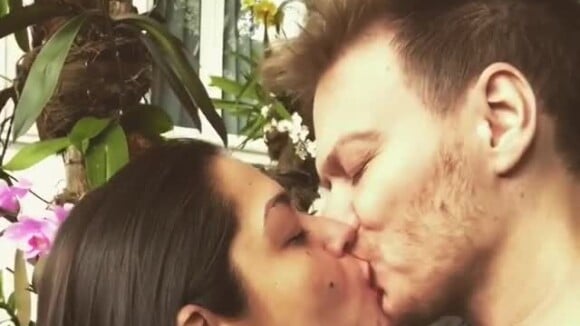 De cinema! Michel Teló e Thais Fersoza protagonizam beijão em vídeo postado nesta segunda-feira, dia 02 de abril de 2018
