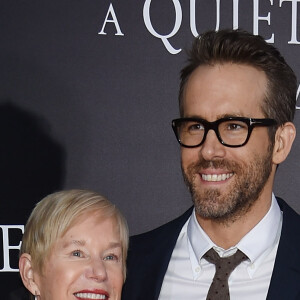 Mãe de Ryan Reynolds também prestigiou première de 'Um Lugar Silencioso'