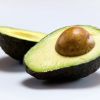Dois em um: o abacate é fonte de ômega 3 e vitamina B6, compostos que auxiliam no combate à enxaqueca
