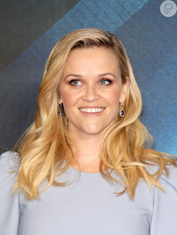 Reese Witherspoon também apresenta o formato do rosto triangular