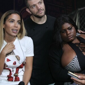 Anitta lança programa, roteirizado pelo comediante Victor Sarro e com a presença de Jojo Toddynho como assistente de palco