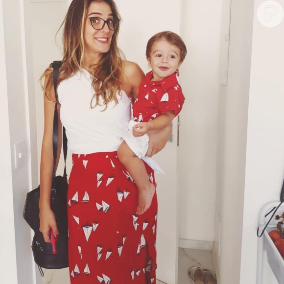 Rafa Brites combinou o look com o filho, Rocco, de 1 ano, e compartilhou o registro no Instagram na noite desta terça-feira, 3 de abril de 2018