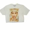 Beyoncé também estampa cropped off-white inspirado na rainha Nefertiti, esposa principal do faraó Amenófis IV
