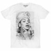 Com inspiração na rainha Nefertiti, Beyoncé estampa t-shirt em foto preto e branco