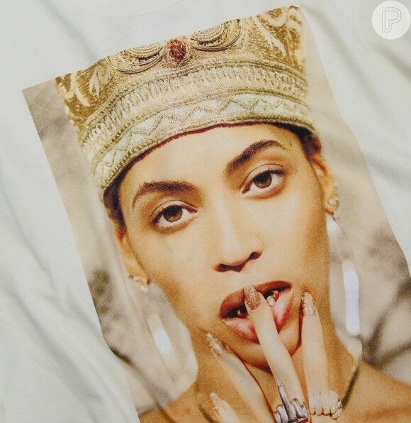 Cropped off-white com estampa de Beyoncé custa $40 (R$ 134)