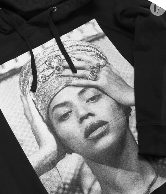 Moletom preto está avaliado em $60 (R$ 201) na loja virtual de Beyoncé