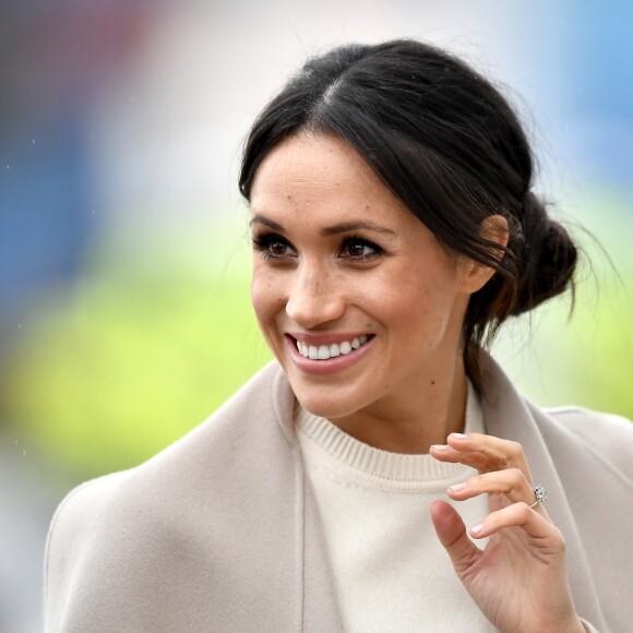 Meghan Markle é fã de suco verde, cenoura com homus, sushi e adepta de dieta de desintoxicação