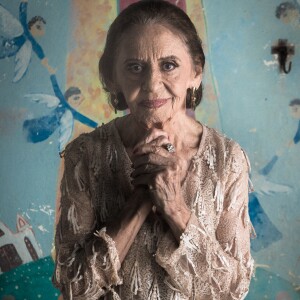 Após flagrante de Bruno (Caio Paduan), Caetana (Laura Cardoso) passa mal e Sophia (Marieta Severo) foge, na novela 'O Outro Lado do Paraíso'