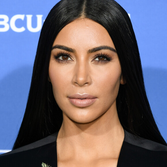 Kim Kardashian recentemente negou que tenha planos de ter um quarto filho através de barriga de aluguel