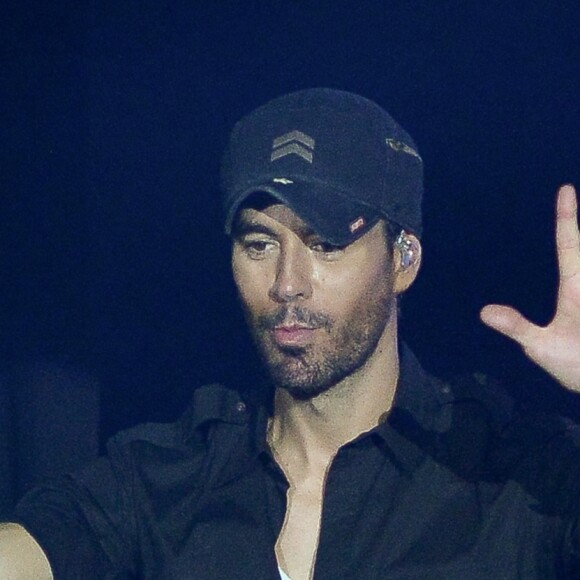 Enrique Iglesias agita fãs e famosos em show no Espaço das Américas, em São Paulo, na noite desta quinta-feira, 5 de abril de 2018