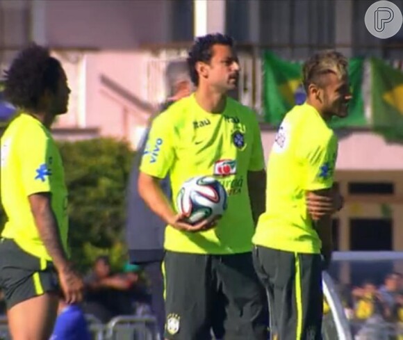 Fred demonstra clima de descontração ao lado de Marcelo e Neymar