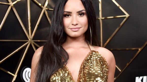 Body positive! Demi Lovato mostra celulites, estrias e gordurinhas: 'Me amo'