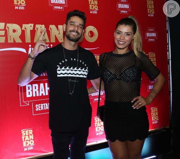 Ex-BBBs Franciele e Diego foram ao show de Henrique & Juliano no Km de Vantagens Hall, na Barra da Tijuca, Zona Oeste do Rio