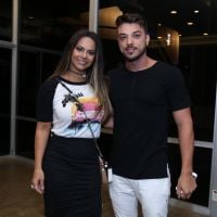 Viviane Araujo curte show de Lulu Santos acompanhada do namorado, Klaus Barros