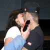 Bruna Marquezine trocou beijos com Neymar ao deixar peça de teatro