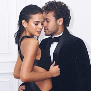 Bruna Marquezine e Neymar têm toricda de Maria Ribeiro