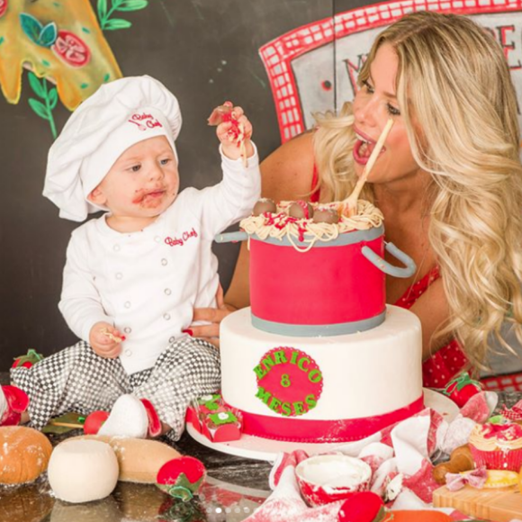 Filho de Karina Bacchi, Enrico comemorou 8 meses neste domingo, 8 de abril de 2018