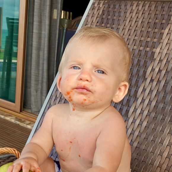 Enrico, filho de Karina, é sempre elogiado por fãs da atriz nas redes sociais