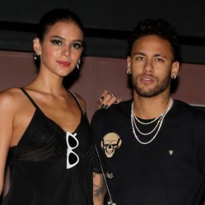 Bruna Marquezine e namorado, Neymar, assistiram a final do programa 'The Voice Kids' neste domingo, 8 de abril de 2018