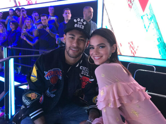 Bruna Marquezine e o namorado, Neymar, estiveram nos Estúdios Globo neste domingo, 8 de abril de 2018