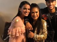 Bruna Marquezine usa vestido decotado e tênis esportivo na final do 'TVK'