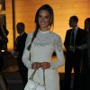 Alessandra Ambrosio escolhe uma trança para compor o look Valentino