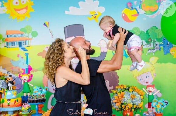 Maíra Charken e Renato Antunes reuniram família e amigos na festa de 6 meses do filho