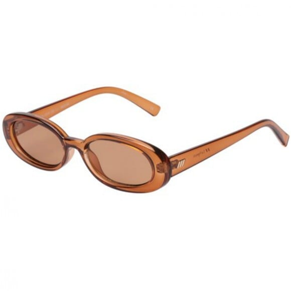 Os óculos caramelo Le Specs, modelo Outta Love, são vendidos no site da marca por $ 59, aproximadamente R$ 200