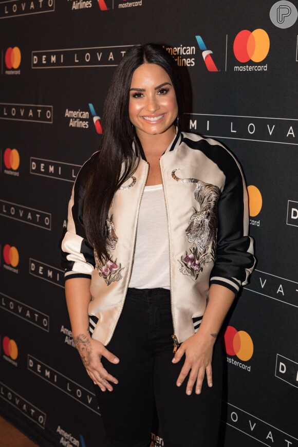 Demi Lovato se desculpou com os fãs após a declaração do cancelamento 