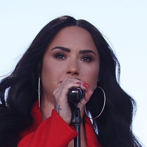 Demi Lovato contou que adiou shows no Brasil para novembro nesta terça-feira, 10 de abril de 2018