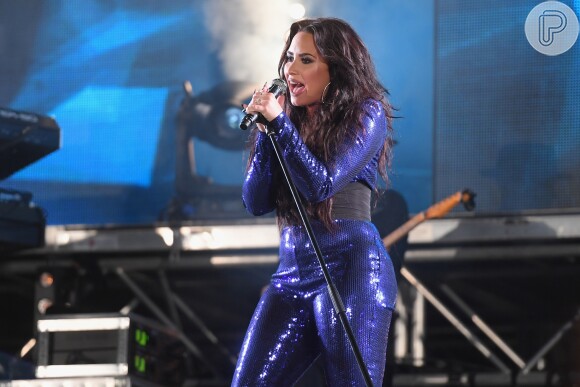 'Estou com o coração partido que tenho que fazer este anúncio hoje devido a questões de produção, temos que mudar a América do Sul', disse Demi Lovato