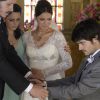 Helena (Bruna Marquezine) chorou quando Laerte (Guilherme Leicam) foi preso no altar, na novela 'Em Família'