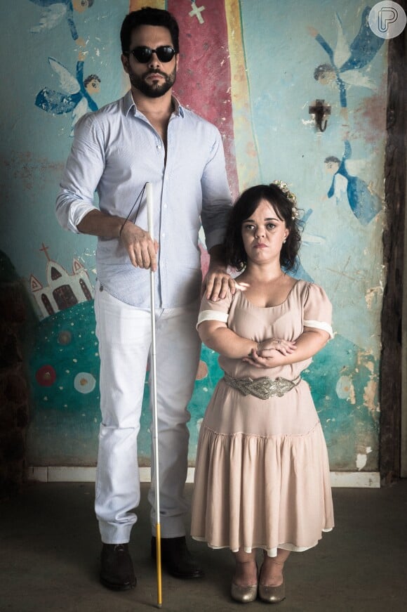 Estela (Juliana Caldas) e Amaro (Pedro Carvalho) vão se casar na novela 'O Outro Lado do Paraíso'