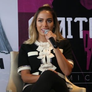 Anitta havia voltado ao Brasil para comandar o programa 'Anitta Entrou no Grupo', do Multishow