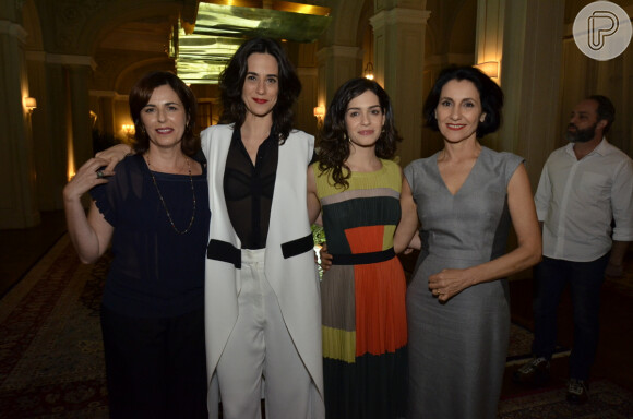 Bel Kowarick, Mariana Lima, Maria Flor e Cassia Kis Magro posam juntas na coletiva de lançamento de 'O Rebu'