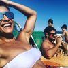 Juliana Paes curtiu praia com a família e postou foto no Instagram nesta quinta-feira, 12 de abril de 2018