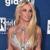 Britney Spears investiu em vestido curto com detalhes metálicos da grife Giannina Azar