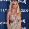 Britney Spears exibe corpo definido em vestido curto com recortes