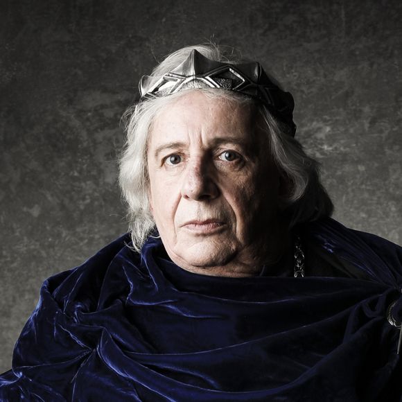 Augusto (Marco Nanini) confronta a filha, Catarina (Bruna Marquezine), em reencontro nos próximos capítulos da novela 'Deus Salve o Rei': 'Confesse! Você veio me remover porque certamente alguém descobriu o que fez comigo'