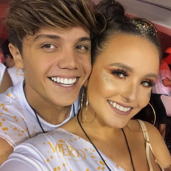 Larissa Manoela presenteou Leonardo Cidade com um ursinho de pelúcia