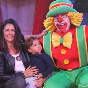 Suzana Alves foi com o filho, Benjamin, ao circo Patati Patatá, no Rio, no domingo, 15 de abril de 2018