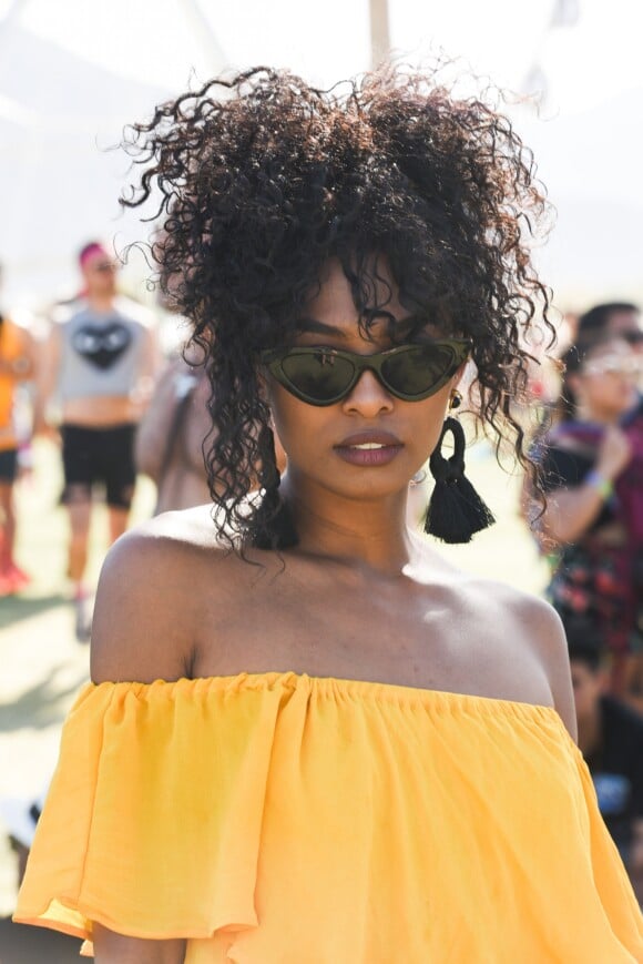 Penteados com o cabelo alto foram aposta forte no primeiro fim de semana do Coachella Valley Music and Arts Festival, realizado em Indio, na Califórnia, Estados Unidos, em 13, 14 e 15 de abril de 2018