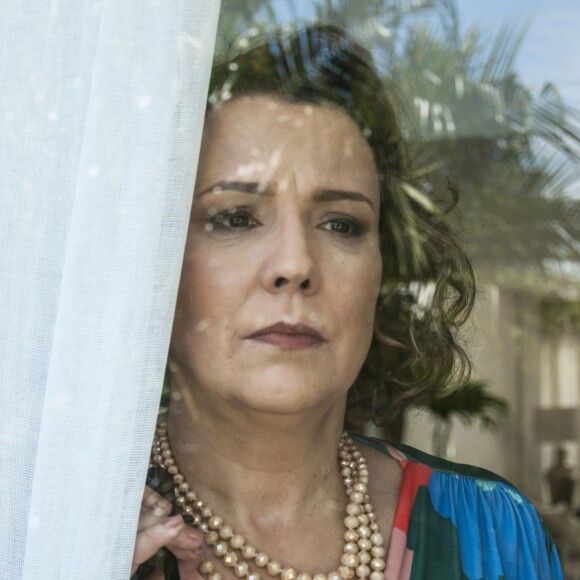 Isadora (Ana Beatriz Nogueira) é hostilizada em velório no capítulo de segunda-feira, 23 de abril de 2018 da novela 'Malhação: Vidas Brasileiras'